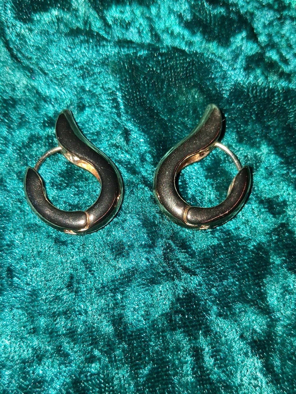Small golden hoops